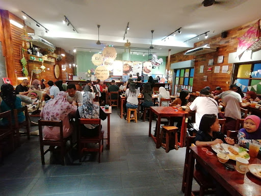 Kafe Kiri Kanan