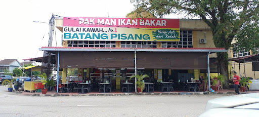 Restoran pak man kari kepala ikan