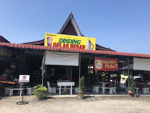 Restoran Dinding Gelas Besar